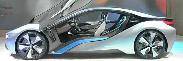 BMW i8 Concept mit Carbon-Karosse bei seiner Asien-Premiere auf der Tokyo Motorshow