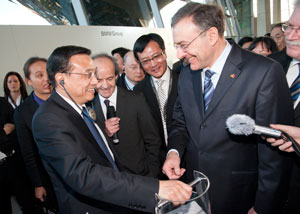 (v.l.n.r.) S.E. des stv. Ministerpräsidenten des Staatsrates der VR China Li Keqiang; Dr. Norbert Reithofer