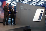 Start der neuen Submarke BMW i Dr. Klaus Draeger, Mitglied des Vorstands der BMW AG, Entwicklung und Ian Robertson, Mitglied des Vorstands der BMW AG, Vertrieb und Marketing.