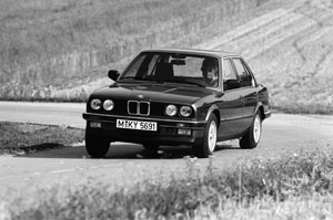 Sein Sechszylinder-Motor gilt als Beispiel fr optimale Laufruhe: erster BMW 325i