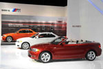 das neue BMW 1er Cabrio und BMW 1er Coup neben dem neuen BMW 1er M Coup in Detroit