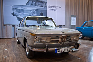BMW 2000, Baujahr 1968, auf der Techno Classica 2011