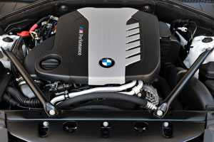 BMW 750d xDrive (F01 LCI), TriTurbo 6-Zylinder Dieselmotor mit 381 PS