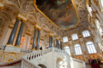 Jordantreppe im Winterpalast, der mit viel Carrara Marmor und Gold ausgestattet ist