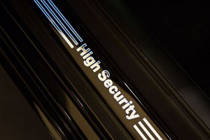 BMW 760Li High Security (F03 LCI), Einstiegsleiste