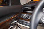 BMW 760Li High Security (F03 LCI), im Innenraum fällt der eingeschränkte Platz durch die Panzerung der Türen kaum auf