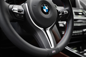 BMW M6 Gran Coupe, Lenkrad mit BMW M Naht und BMW M Logo