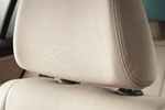 BMW X1, Modell E84, LCI, Kopflehne mit X-Symbol
