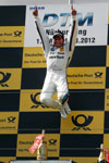 Bruno Spengler auf dem Siegerpodest nach seinem Erfolg am Nürburgring