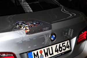 Forschungsprojekt EVITA - die Plattform ist im Kofferraum des Forschungsfahrzeugs BMW 5er verbaut