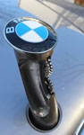 Unter dem BMW-Logo verbirgt sich ein Drahtschneider
