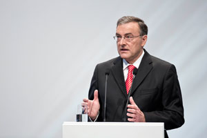 Dr. Norbert Reithofer, Vorsitzender des Vorstands der BMW AG, 92. ordentliche Hauptversammlung der BMW AG am 16. Mai 2012 in der Olympiahalle in Mnchen