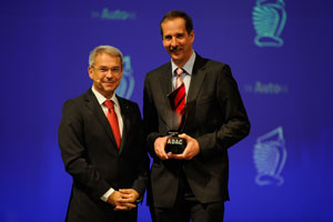 bergabe 2.Preis 'Gelber Engel 2012' des ADAC in der Kategorie 'Auto' an den Entwicklungsvorstand der BMW AG Dr. Klaus Draeger