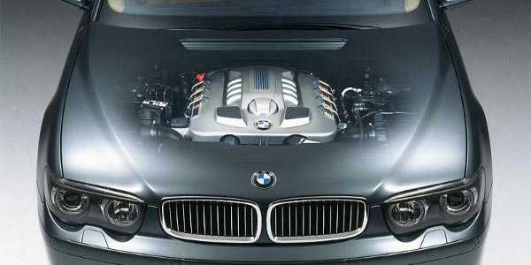 BMW 740d (Modell E65) im Jahr 2002: V8-Dieselmotor (190 kW/600 Nm)