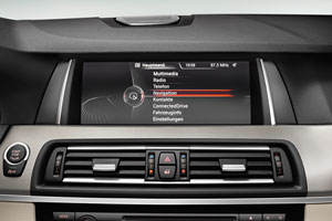 BMW 5er Touring, Modern Line, Facelift 2013, Bord-Bildschirm