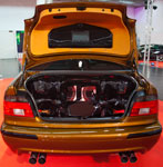 Essen Motor Show 2013: BMW 528i, kompletter Hi-Fi Kofferraumausbau in GfK