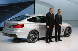 Dr. Norbert Reithofer und Dr. Herbert Diess am Ende der BMW-Pressekonferenz auf dem Genfer Autosalon 2013