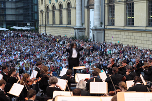 Kent Nagano bei der 'Oper für alle' auf dem Marstallplatz München, 2009