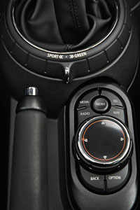 MINI Cooper S, iDrive Controller auf der Mittelkonsole