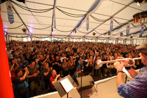 BMW Motorrad Days 2013: Stimmung im Partyzelt