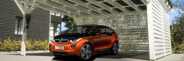 Der SOLARWATT Carport speist die Sonnenenergie direkt in die BMW i Wallbox