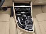 BMW 2er Active Tourer, Mittelkonsole mit Schalthebel und iDrive Touch-Controller