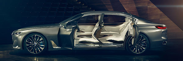 BMW Vision Future Luxury. Die weit öffnende Coachdoor-Konstruktion wird erst durch die neue B-Säulenlösung aus Carbon möglich.