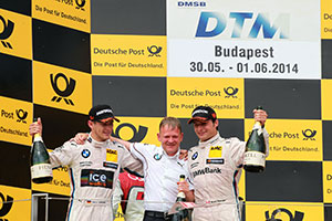 Auf dem Siegerpodest in Budapest: Gewinner Marco Wittmann (links), BMW Team RMG Teamchef Stefan Reinhold und Drittplatzierter Bruno Spengler.
