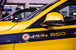 Manhart MH4 auf Basis BMW M4, mit Manhart Fahrzeugfolierung in Gold-Gelb Matt mit Designelementen