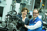 BMW Group, Ilka Horstmeier, Leiterin Planung und Produktion Antriebsssteme und Dr. Eric Hamm, Leiter Produktion Motoren Mnchen