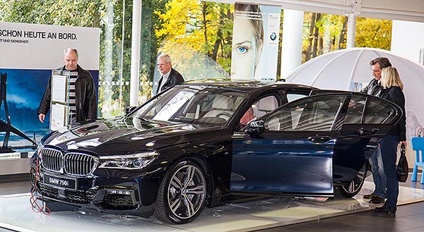 BMW 7er Premiere im BMW Handel, hier am 24.10.2015 in Dortmund