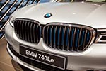 BMW 740Le mit PlugIn-Hybrid, blaue Nierenstäbe deuten auf den Hybridantrieb hin