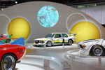 Das BMW Art Car von Roy Lichtenstein, umrahmt von den BMW Art Cars von Andy Warhol, Alexander Calder und Frank Stella.