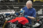 BMW S 1000 XR, Produktion im Werk Berlin, Finish, Montage Tank Cover