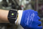 Smartwatch untersttzt die Montagearbeit