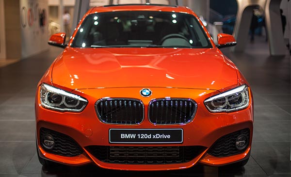 BMW 1er in Valencia Orange metallic, hier auf der IAA 2015 in Frankfurt