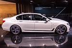 BMW 730d xDrive mit M Sportpaket und Shadowline. Die seitliche Chromleiste ist hochglanz lackiert.