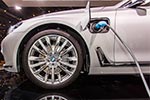 BMW 740Le mit PlugIn-Hybrid, Betankung per Steckdose