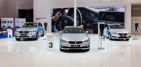 BMW eDrive Ausstellung auf der IAA 2015: BMW X5 xDrive40e, BMW 330e und BMW 225xe Active Tourer