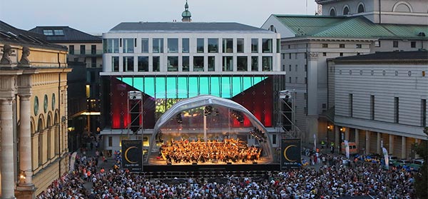 'Oper für alle', Teil I: Festspielkonzert auf dem Marstallplatz in München am 18. Juli 2015 unter der musikalischen Leitung von Philippe Jordan.