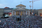 Oper für alle 2015: Live-Übertragung von Puccinis 'Manon Lescaut' auf dem Max-Joseph-Platz in München am 31.07.2015.