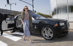 Olivia Palermo genießt den Preview auf den Rolls Royce Wraith Inspired by Fashion, in New York