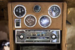 BMW 2002 TI 'Diana', Mittelkonsole mit Zusatz-Instrumenten und Kassetten-Radio