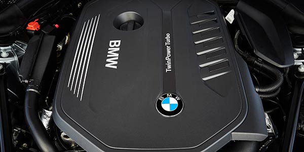 BMW 5er Limousine (G30) mit M Sport Paket, Motorraum