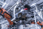 BMW Group Werk Dingolfing; Technologie Montage; vollautomatischer Aggregateeinbau