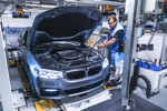 BMW Group Werk Dingolfing; Technologie Montage; Finish; Einstellung Scheinwerfer