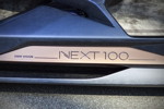 BMW Vision Next 100 im Doppelkegel der BMW Welt, Einstiegsleiste