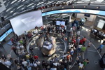 Das Visionsfahrzeug BMW VISION NEXT 100 und vier interaktive Markenwelten im Doppelkegel der BMW Welt.