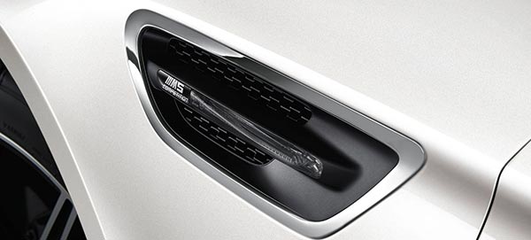 Der BMW M5 Competition Edition: seitliche Kieme mit M5 Competition Schriftzug