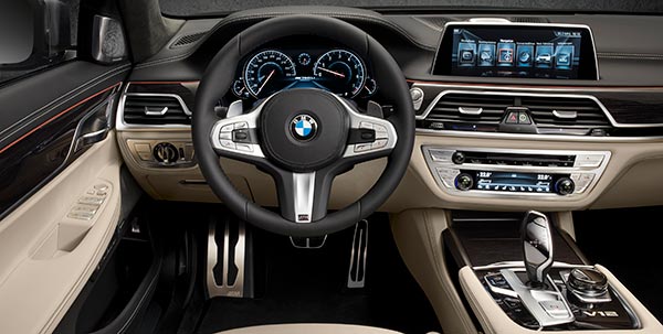 BMW M760Li xDrive, Cockpit
